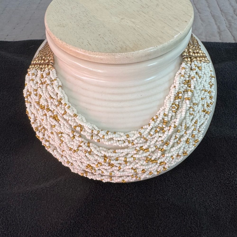 White and gold rope type necklace